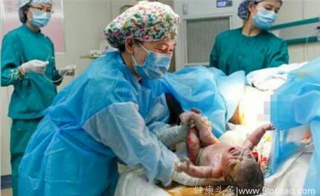 26岁孕妇早产生下五胞胎，看到孩子们的性别后，全家人乐的合不拢嘴