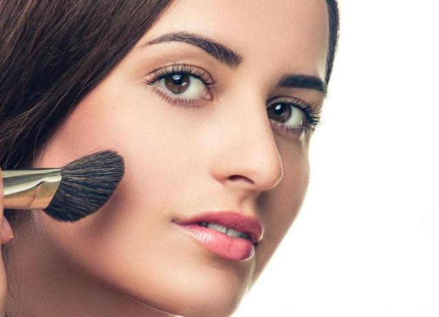 研究发现：化妆可以有效提高你的学习成绩 源自口红效应