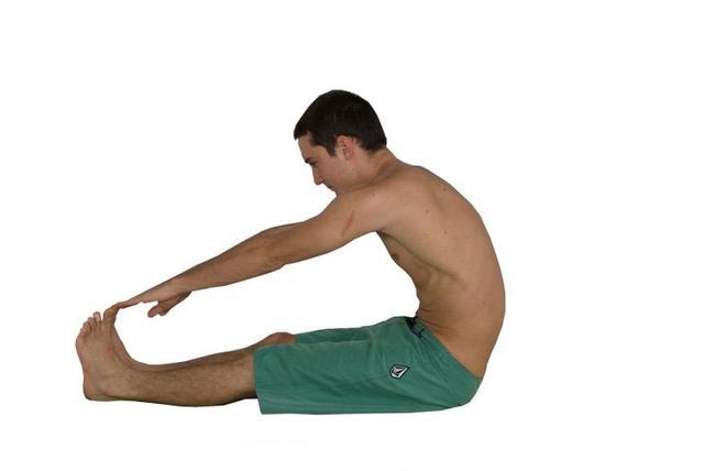瑜伽前屈老师弓背 很容易练出腰椎间盘突出