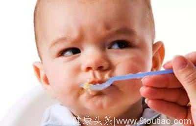 宝宝夏季厌食，很可能是消化不良，掌握好这些能及时发现