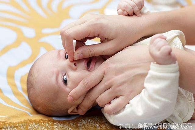 给宝宝清理鼻涕不当会伤害到宝宝的鼻粘膜，如何正确清理呢？