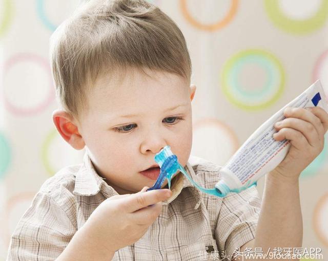 宝宝刷牙，宝宝几岁开始刷牙？儿童怎么刷牙，儿童牙齿清洁学这招