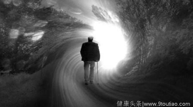 杭州93岁老人查出癌症晚期，7个儿女认命，但80后孙辈们却不答应