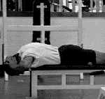 颈椎病康复法：肌肉群锻炼，就用这两套动作！