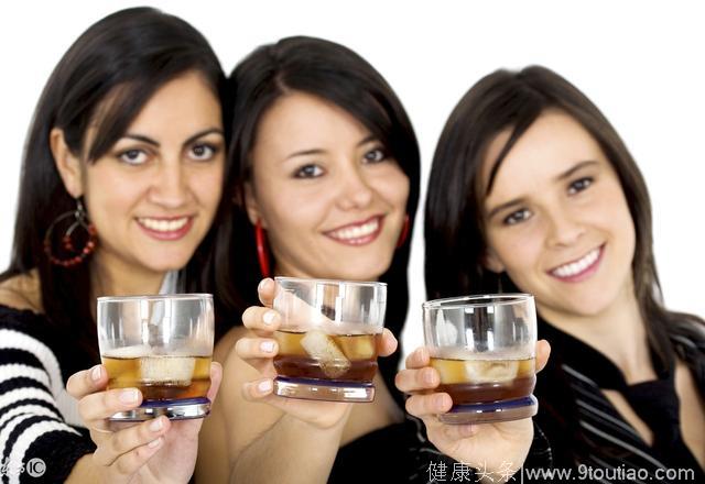 很多人认为喝酒会脸红的人代谢比较好 肿瘤医生：其实是健康警讯