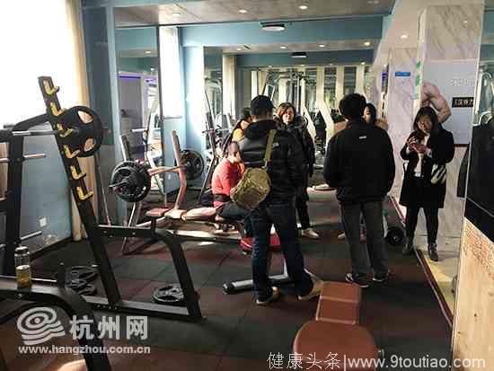 杭州一健身房突然关门 有人会员卡里充了两万多