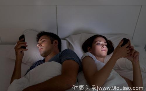 晚上几点睡觉才健康？睡得不对会影响更年期症状，女人必读！