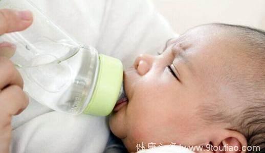新生儿是否要喂水呢？很多宝妈都错了，你做对了吗？