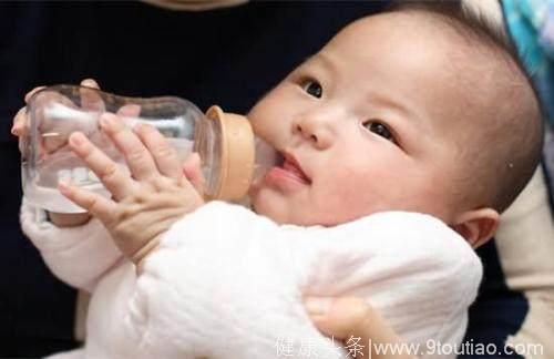 新生儿是否要喂水呢？很多宝妈都错了，你做对了吗？