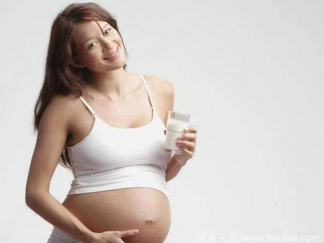 孕期中，这4类孕妈不建议喝牛奶补充营养，喝了对宝宝没好处