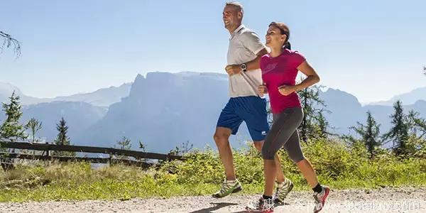跑步伤膝盖？研究表明：久坐不动导致关节退化更容易关节炎