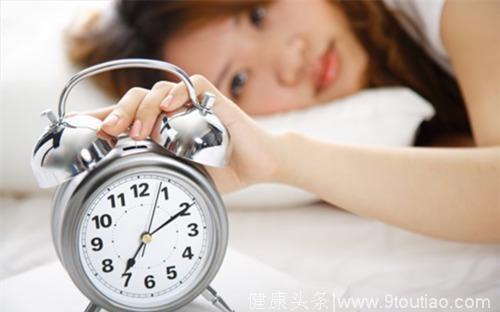女人过了45岁，长期晚上23点后睡觉，小心诱发更年期高危疾病！