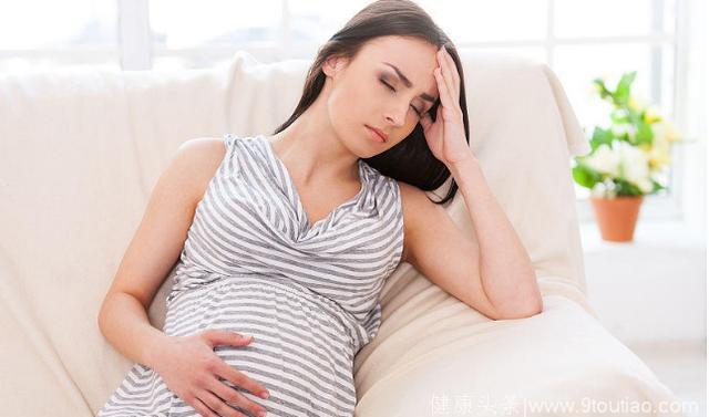 怀孕晚期的妈妈要注意，千万不能用这样的姿势来睡觉，不然很危险
