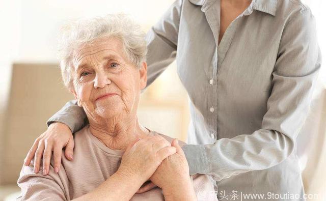 40—55岁女性出现4个症状，不能忽视，很可能是更年期来了！