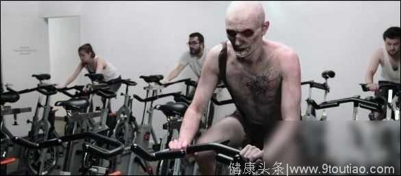 国外大神打造《黑暗之魂》健身房短片 不死人努力锻炼