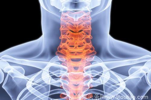 颈椎病“相抗法”：舒缓斜方肌，保护颈椎曲度，让脖子找回轻松感