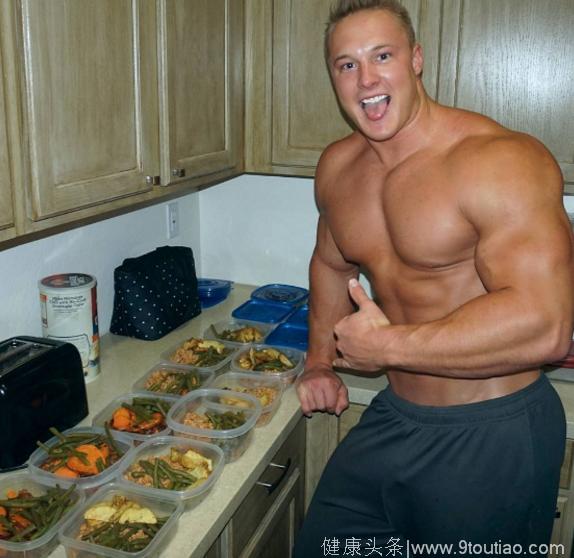 挑战肌肉男的日常饮食，能让你吃到虚脱
