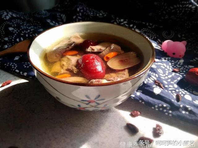红枣猪心汤，安神补脑养生汤