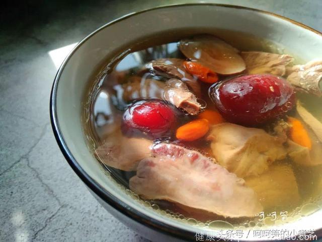 红枣猪心汤，安神补脑养生汤