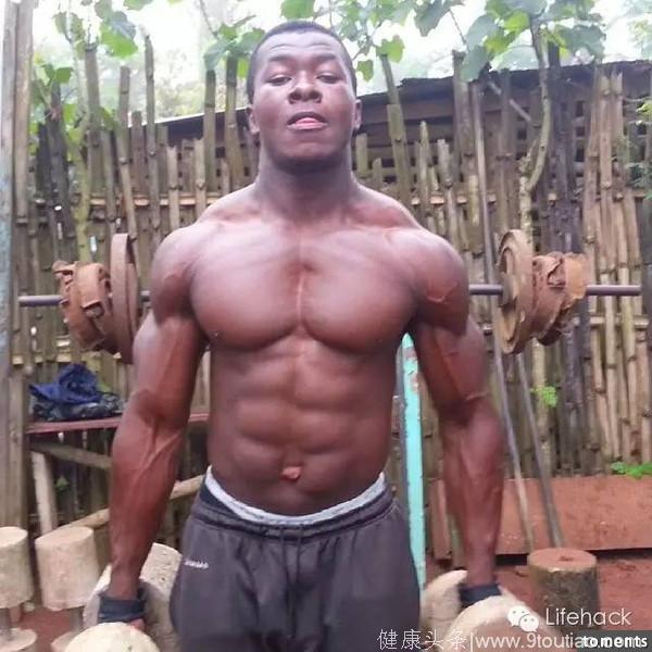 没钱上健身房的非洲老兄靠DIY工具练出超猛肌肉，他的健身房好评