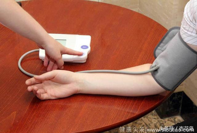 25岁女孩查出高血压，医生却建议手术治疗，怎么回事？