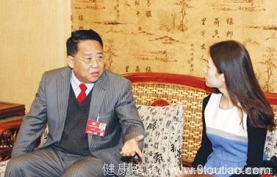 政协委员高彦明：应禁止影视剧的“口吃”表演！