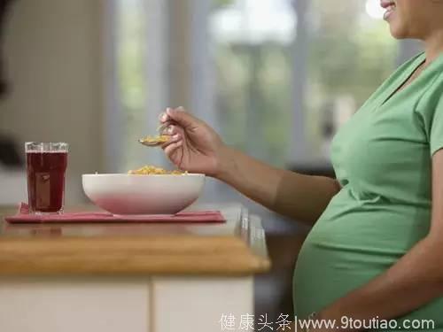 在餐桌上孕妇要远离5类食物，再馋也别吃，对胎儿都很不好