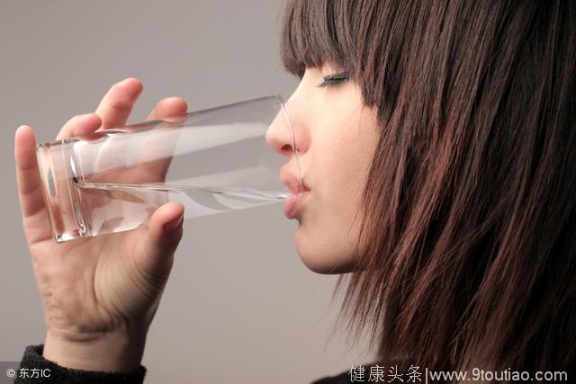 肿瘤专家忠告：每天坚持喝白开水，真的不是害你！