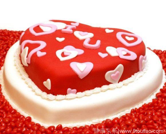 心理测试：4款红色蛋糕，哪个是假的？测你身上哪点最招桃花！
