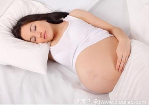 因疏忽致怀孕8个月胎死腹中，被医生怒批不上心，孕妇失声痛哭！