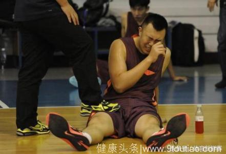 中国男篮为何退步了？看张卫平和刘玉栋肌肉照一目了然
