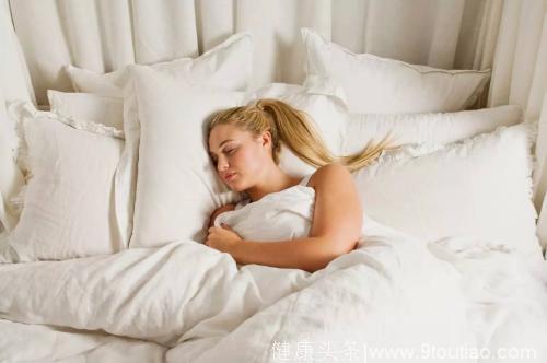 更年期几点睡觉是熬夜？中西医说法不一样，但超过这点就危险啦！