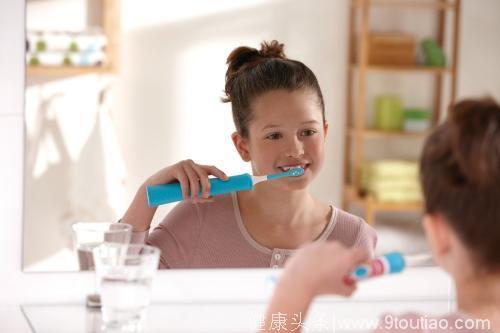 宝宝长牙阶段，如何正确挑选牙刷
