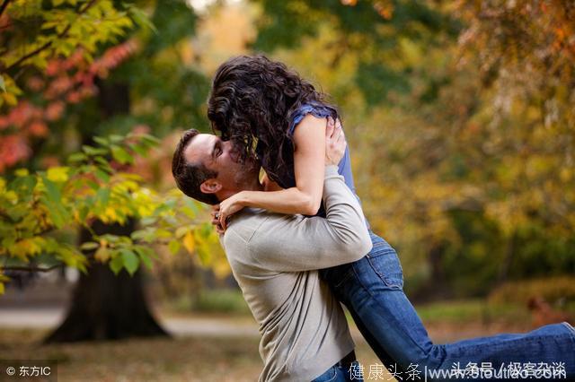 心理测试：选一组你喜欢的拥抱方式，测出你的婚姻是幸福还是悲伤
