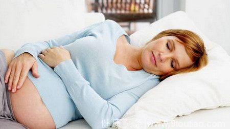 孕期孕妈正确的睡姿，有助于胎儿宝宝的发育，孕妈不要大意了