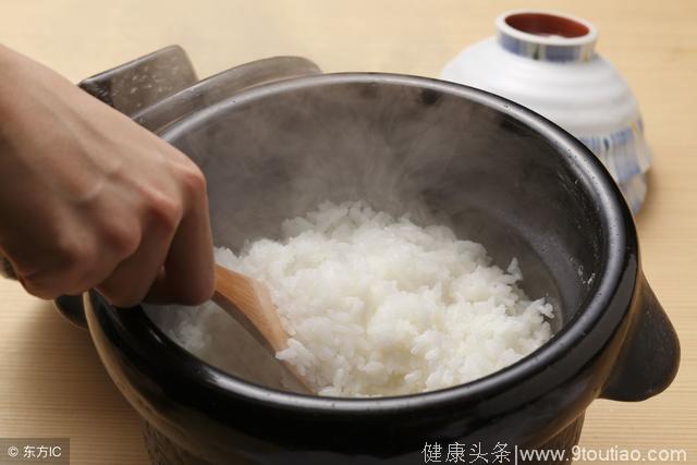 煮米饭用开水好还是冷水好？教大家4个煮饭小妙招，让米饭更好吃