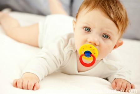 宝宝到了口腔敏感期怎么办？该不该让宝宝吃“手”？