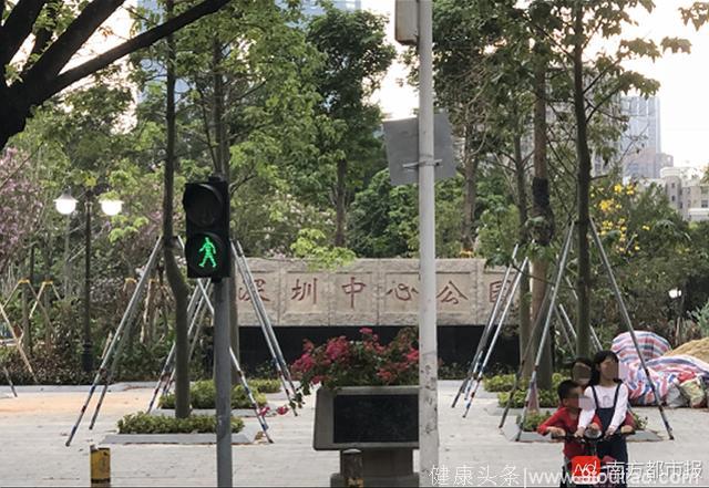 深圳公园有人挥舞长鞭 市民说这种运动太吓人