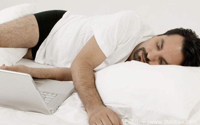 冠心病患者怎么睡觉减少猝死风险？八类常见病的睡姿，都很有讲究
