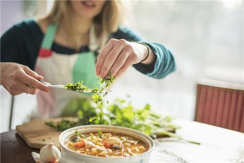 防便秘要多吃粗纤维食物 推荐荞麦和韭菜