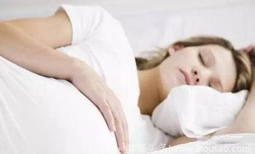 孕妇侧睡宝宝就动, 是因为压到了吗?