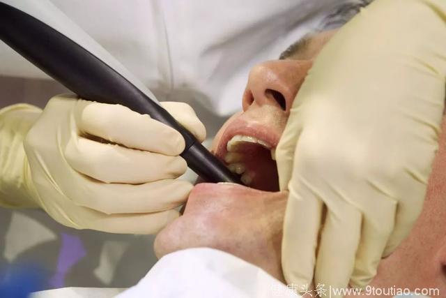 口腔溃疡没在意，女子三周后被确诊为舌癌！医生：牙齿出现这些情况要注意！