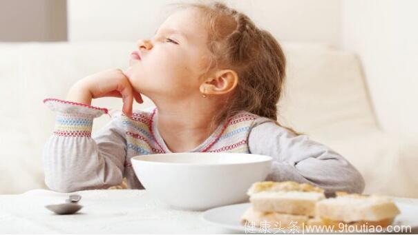 小孩不好好吃饭，家长头疼不已，心理学家告诉你怎么办！