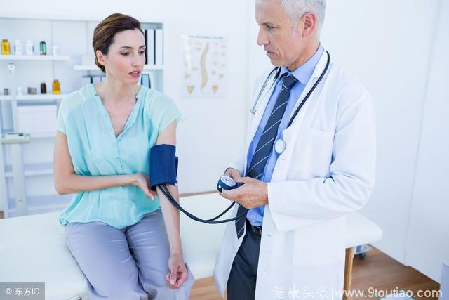 平常在家测的血压好好的，咋一到医院测的就高？到底以哪个为准？