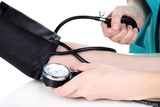 患上高血压一定要吃降压药？这4种原因，可能吃药也不管事