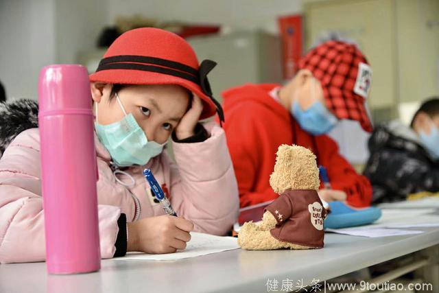 武汉最坚强孩子赴考  患白血病后 “熊孩子”主动要求参赛