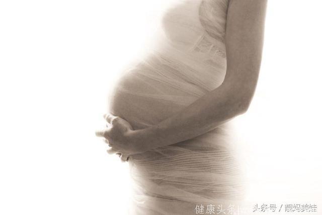 二胎怀孕7月，因女孩被逼打掉，三胎终生下男孩，产妇却大哭作孽