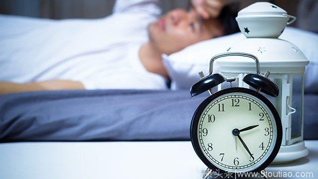 长期失眠易引起生命安全，内科医生4方法，让你失眠不花冤枉钱