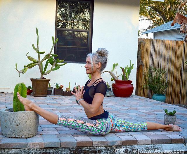 45岁的女人该如何抓住青春的尾巴，这6招瑜伽已经告诉你答案了