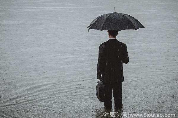 心理测试：4个雨中男人，哪个需要安慰？测你内心深处最在乎什么
